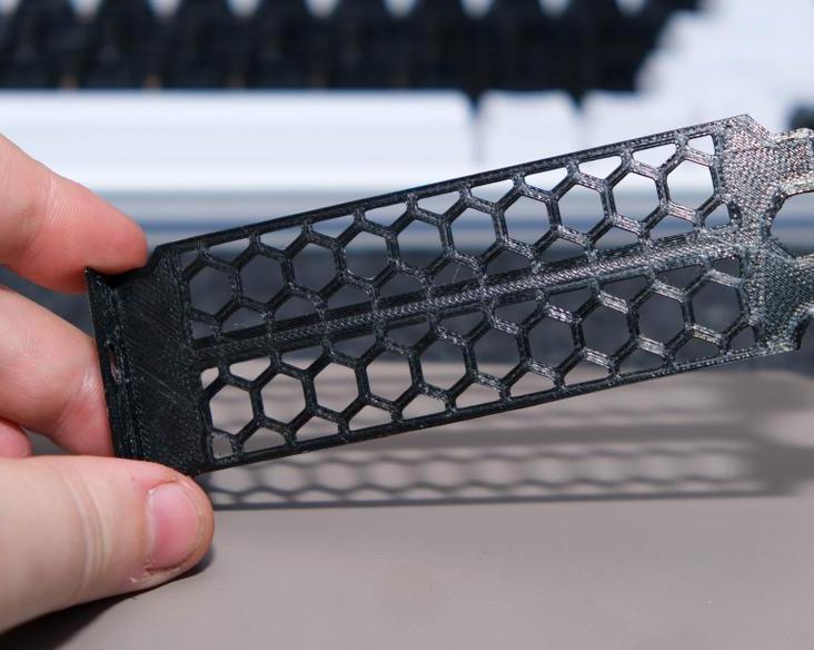 Как избавиться от некрасивых отверстий в системном блоке: декоративные заглушки для слотов