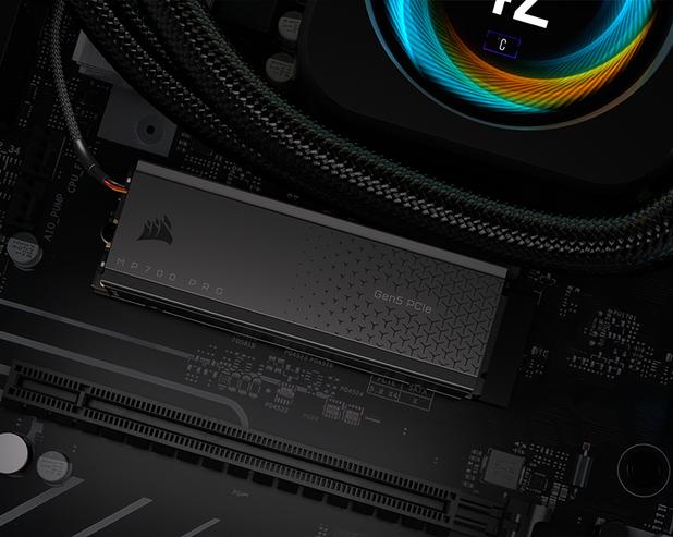 SSD накопитель MP700 PRO Gen5 от компании Corsair вышел с воздушным и жидкостным охлаждением